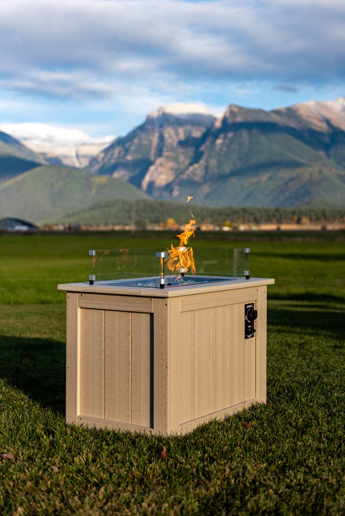 High quality weather resistant poly lumber outdoor furniture.